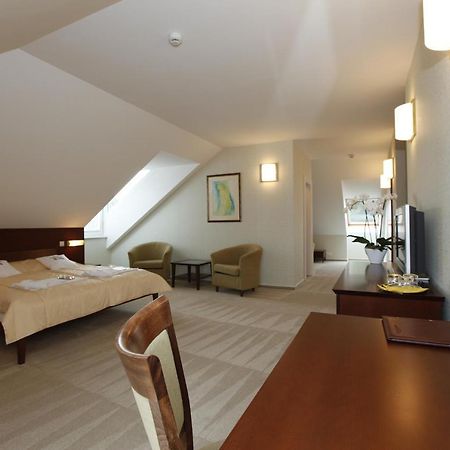 Hotel Sandor Pavillon Пьештяни Экстерьер фото