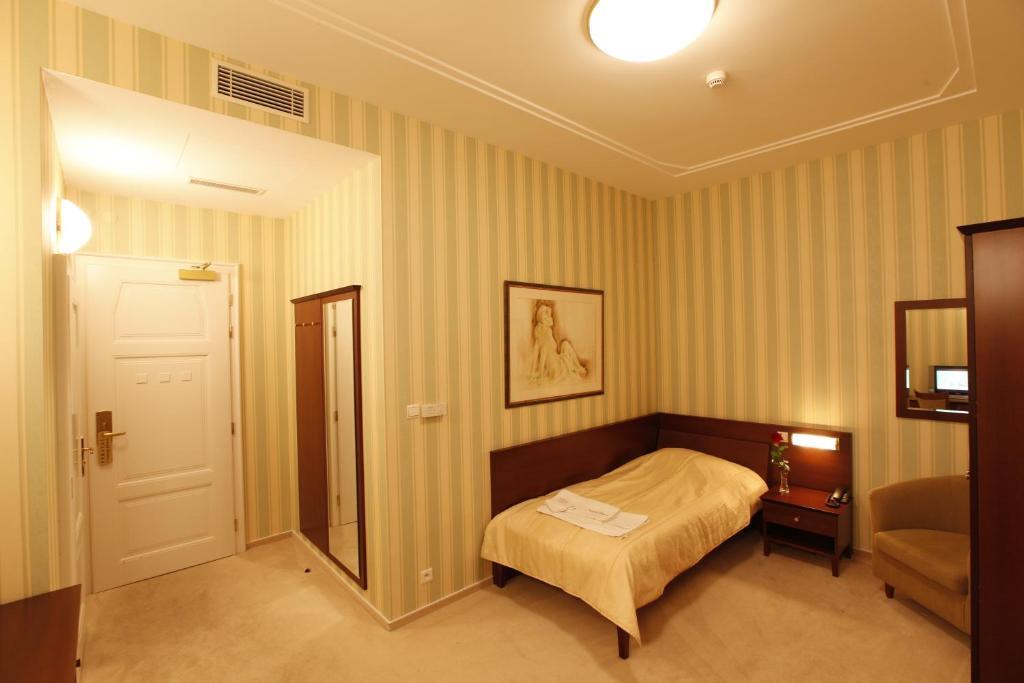 Hotel Sandor Pavillon Пьештяни Номер фото