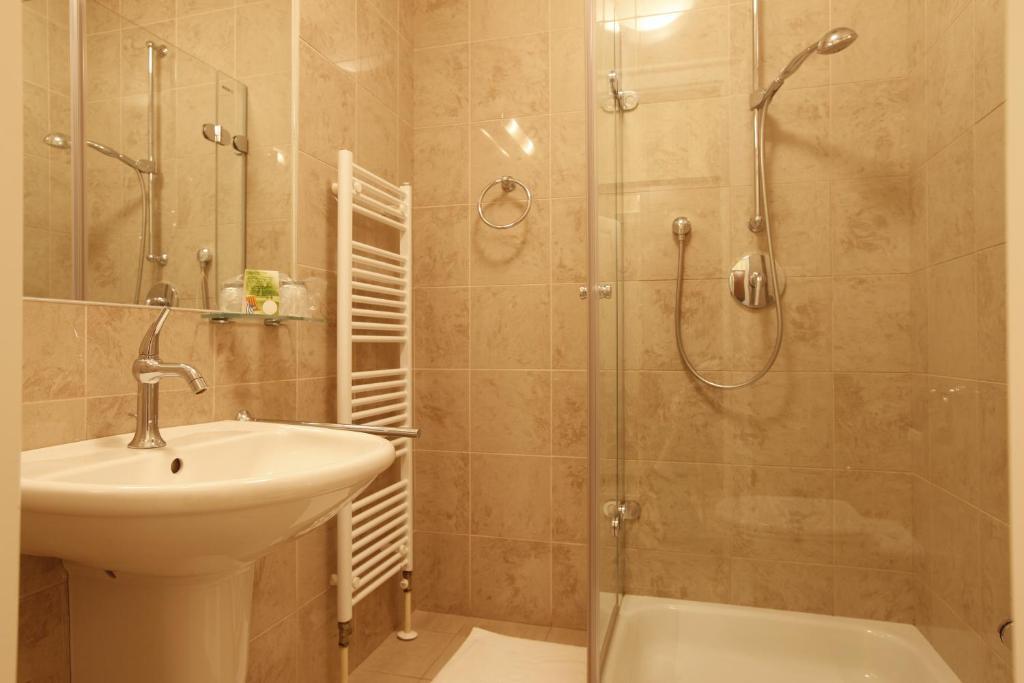 Hotel Sandor Pavillon Пьештяни Номер фото