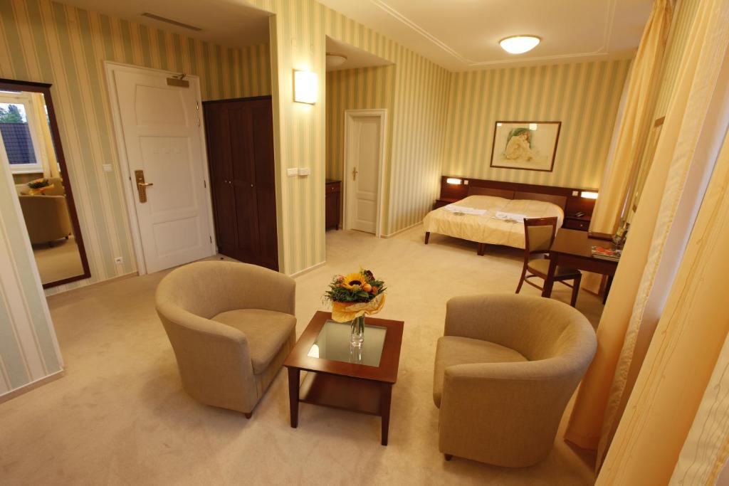 Hotel Sandor Pavillon Пьештяни Номер фото
