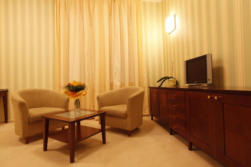 Hotel Sandor Pavillon Пьештяни Номер фото
