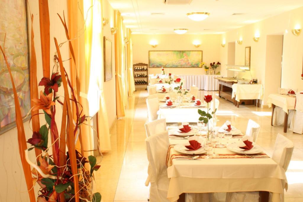Hotel Sandor Pavillon Пьештяни Экстерьер фото