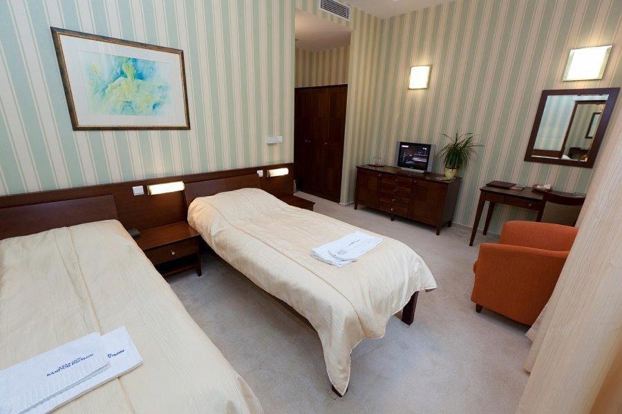 Hotel Sandor Pavillon Пьештяни Экстерьер фото